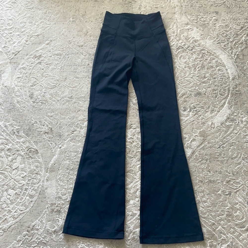 NWOT Lululemon Groove Pants in size 4